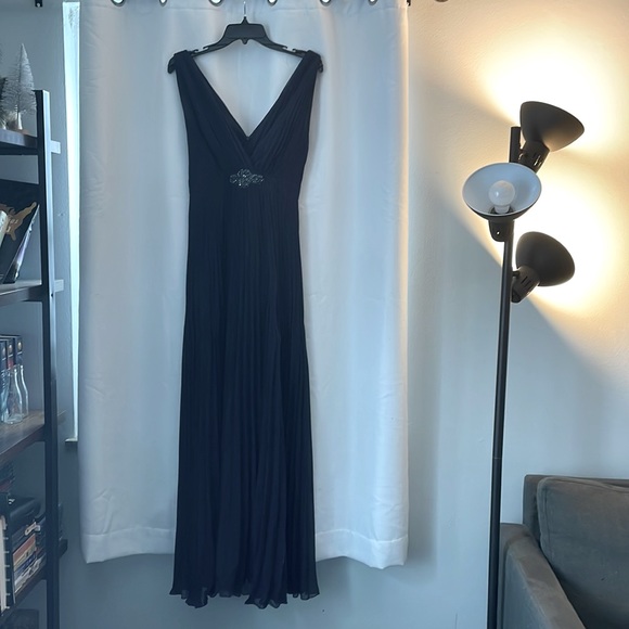 Navy gown - Picture 1 of 6